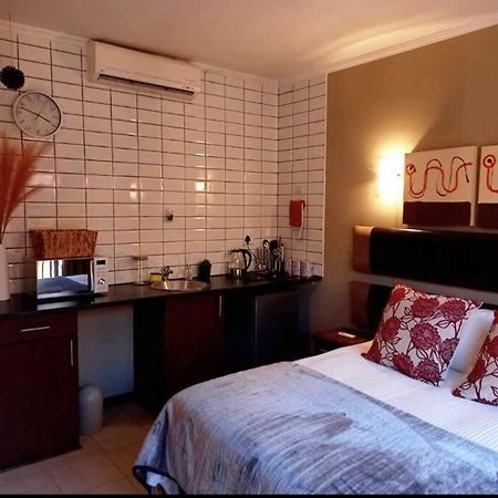 Best Overnight With Free Wifi. Modern & Private Блумфонтейн Экстерьер фото