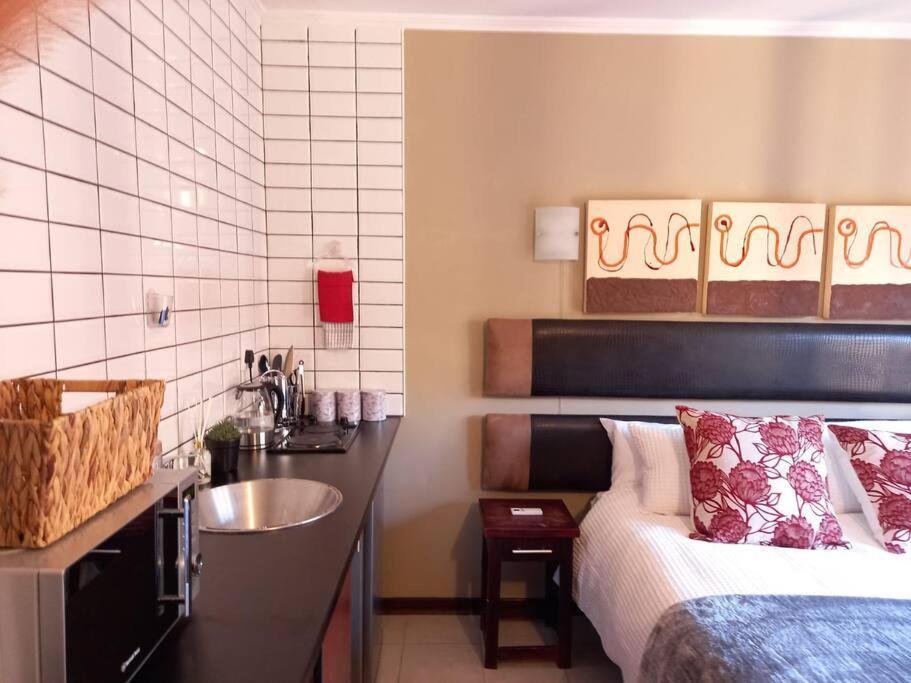 Best Overnight With Free Wifi. Modern & Private Блумфонтейн Экстерьер фото