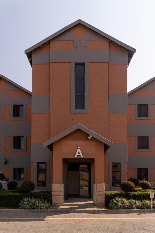 Best Overnight With Free Wifi. Modern & Private Блумфонтейн Экстерьер фото